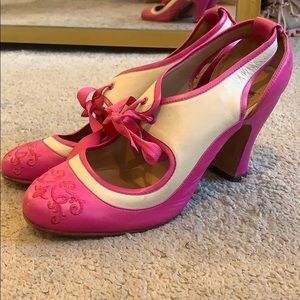 John fluevog 3.5” pink and tan heel